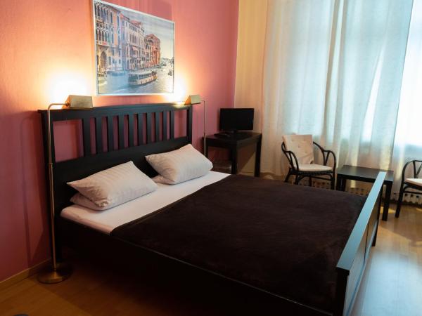 Hotel-Pension Charlottenburg : photo 2 de la chambre chambre quadruple