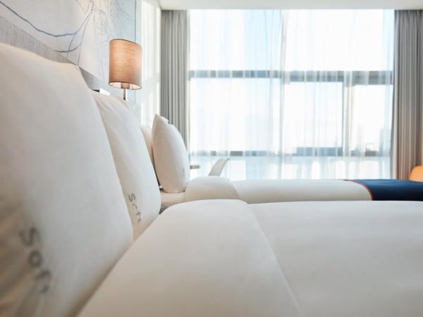 Holiday Inn Express Seoul Hongdae, an IHG Hotel : photo 5 de la chambre standard queen room with queen and single bed