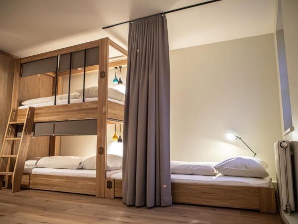 Roomie Alps Design Hostel : photo 7 de la chambre lit simple dans dortoir de 10 lits