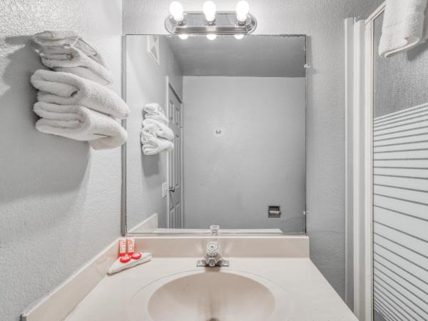 OYO Hotel Houston Southwest I-69 : photo 10 de la chambre chambre double avec 2 lits doubles