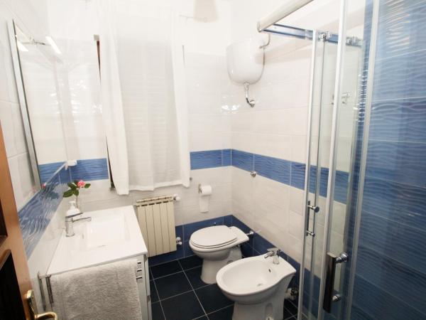 AceroRosso B&B : photo 7 de la chambre chambre familiale avec salle de bains privative