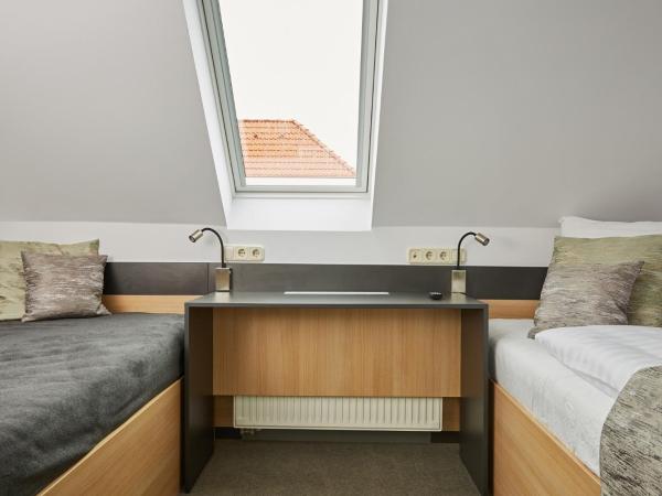 Gold House Pension : photo 2 de la chambre new year's offer - family room