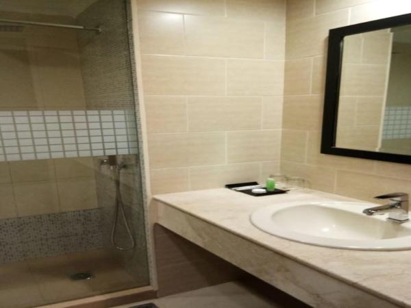 Hotel Zia Sanno Jakarta - Pluit : photo 7 de la chambre chambre standard lit queen-size
