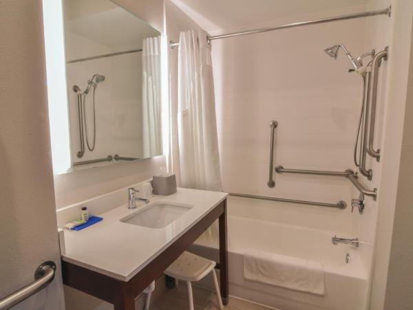 Holiday Inn Express & Suites - Indianapolis Northwest, an IHG Hotel : photo 4 de la chambre chambre lit king-size de luxe - accessible aux personnes malentendantes