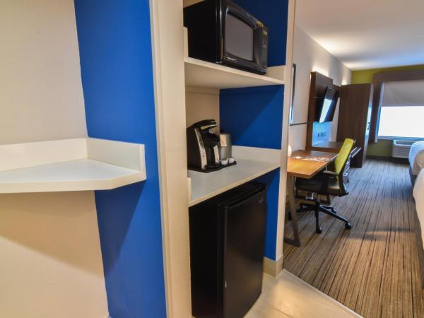 Holiday Inn Express & Suites - Indianapolis Northwest, an IHG Hotel : photo 8 de la chambre chambre standard avec 2 lits queen-size