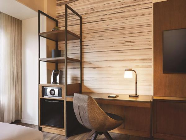 Hyatt Regency Phoenix : photo 9 de la chambre chambre lit king-size pour personnes à mobilité réduite avec douche accessible aux personnes à mobilité réduite