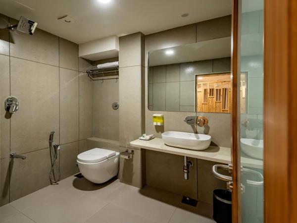 Hotel Pleasant Lake : photo 6 de la chambre suite lit king-size