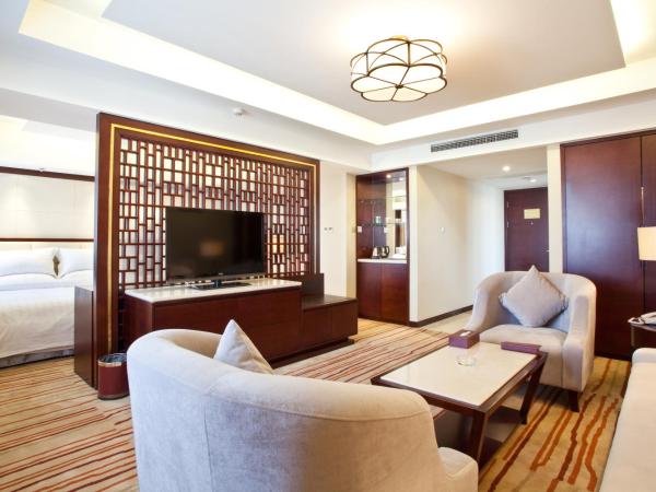Beijing Guizhou Hotel : photo 2 de la chambre suite familiale