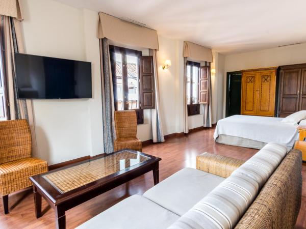 Hotel Plaza Nueva : photo 2 de la chambre chambre familiale