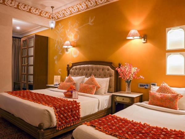 Laxmi Palace Heritage Boutique Hotel : photo 10 de la chambre royal room king size bed free pick up on arrival only from train or bus (8am-8pm)