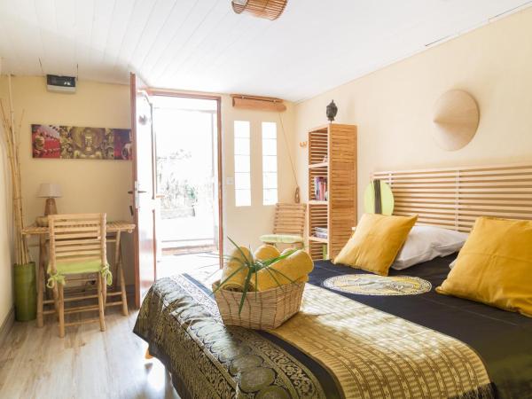Maison d'hôtes L'îlot bambou : photo 6 de la chambre chambre double avec salle de bains privative