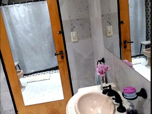 Trastienda Guest House : photo 5 de la chambre lit simple en dortoir