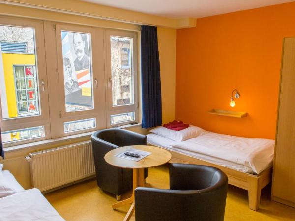 Schanzenstern Altona GmbH : photo 3 de la chambre chambre lits jumeaux pour personnes à mobilité réduite