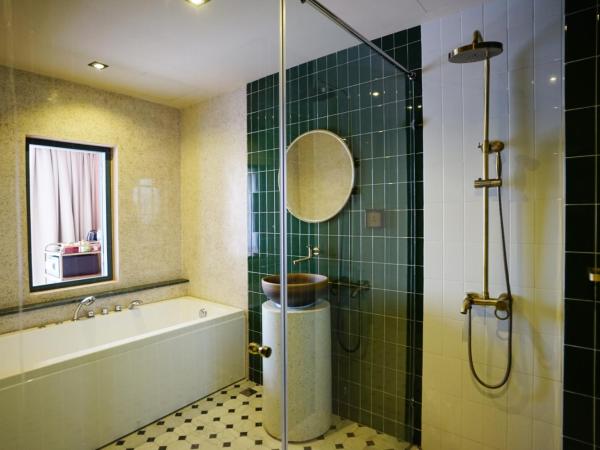 4 Monkeys Hotel : photo 3 de la chambre suite avec baignoire spa