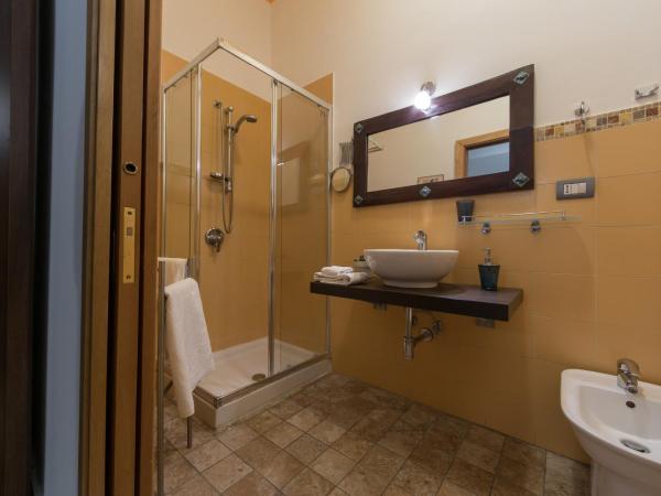 Catania Inn Rooms : photo 5 de la chambre chambre lit king-size avec balcon