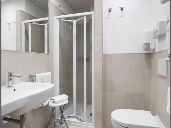 Hotel Martini : photo 4 de la chambre chambre double Économique