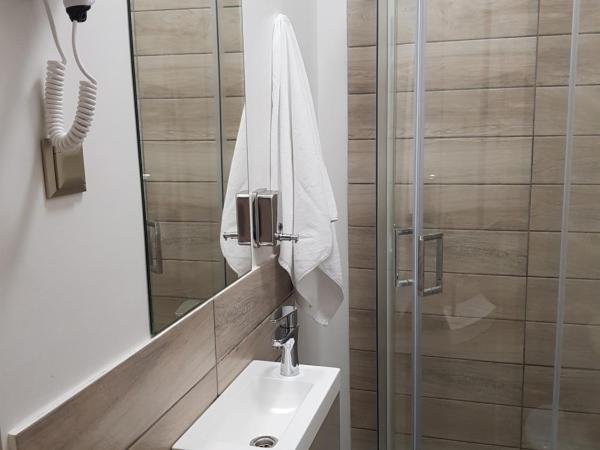 Oki Doki OLD TOWN : photo 3 de la chambre chambre simple avec salle de bains privative