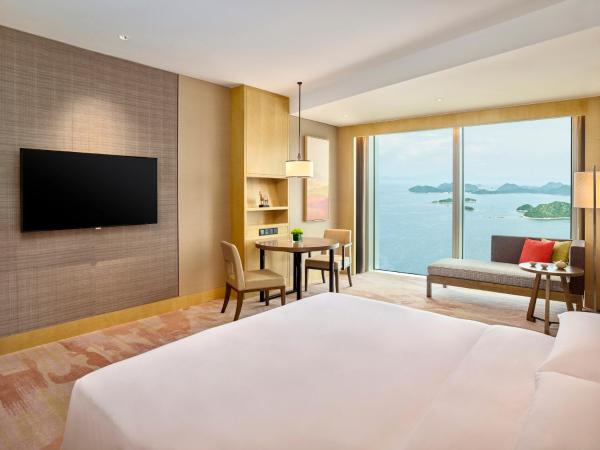 Hyatt Regency Shenzhen Yantian : photo 1 de la chambre chambre lit king-size club - vue sur océan