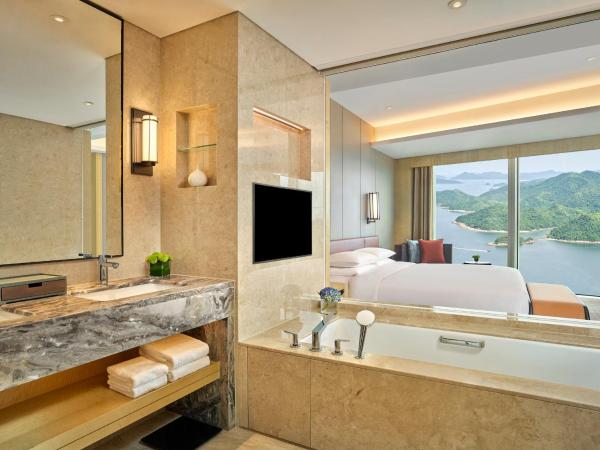 Hyatt Regency Shenzhen Yantian : photo 3 de la chambre suite lit king-size - vue sur océan