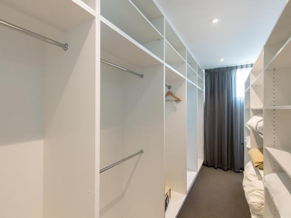 Mawson Lakes Hotel : photo 8 de la chambre two-bedroom central apartment (stair access only)