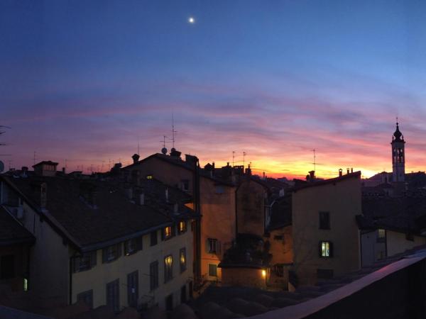 Petronilla - Hotel In Bergamo : photo 1 de la chambre chambre simple de luxe avec petit lit double
