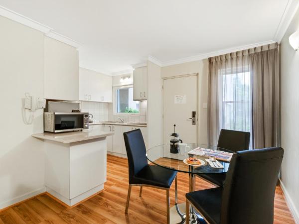 The Peninsula Riverside Serviced Apartments : photo 4 de la chambre classic one-bedroom triple bed suite