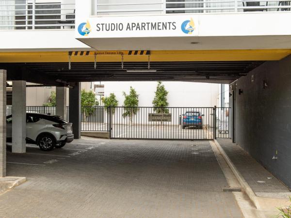 Mawson Lakes Hotel : photo 2 de la chambre studio 2 chambres - hors-site et accès escaliers uniquement