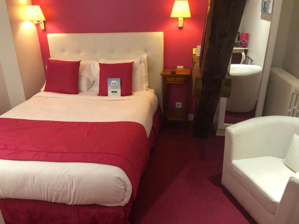 Kyriad Saumur Hyper Centre Hôtel Appartements et SPA soins Sothys Paris : photo 1 de la chambre petite chambre simple classique