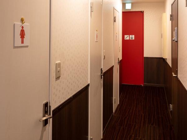 Hotel Owl Tokyo Nippori : photo 3 de la chambre chambre quadruple privée avec douche