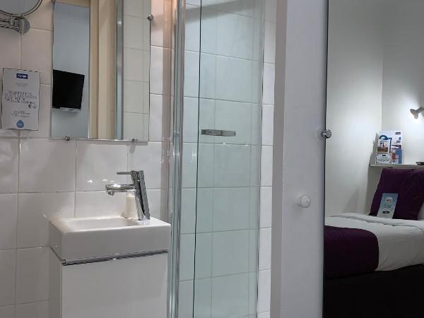 Kyriad Saumur Hyper Centre Hôtel Appartements et SPA soins Sothys Paris : photo 4 de la chambre petite chambre simple classique