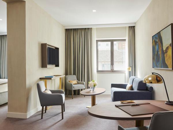 InterContinental Lyon - Hotel Dieu by IHG : photo 3 de la chambre suite 1 chambre avec canapé-lit