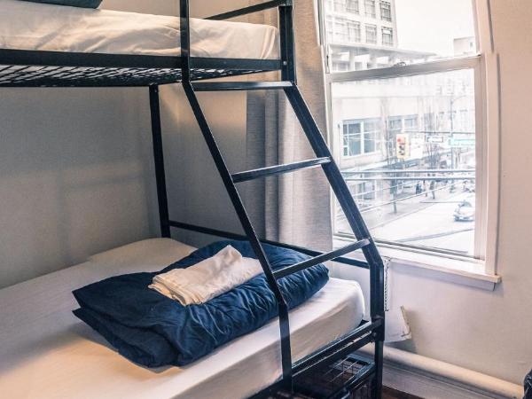 The Cambie Hostel Seymour : photo 1 de la chambre chambre privée avec salle de bains commune