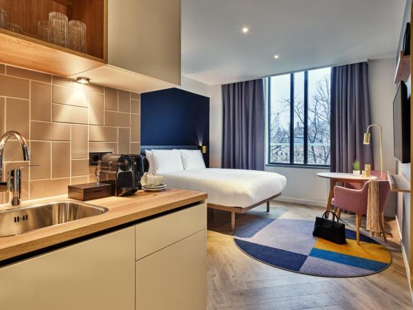 Staybridge Suites The Hague - Parliament, an IHG Hotel : photo 1 de la chambre studio lit queen-size - vue sur parlement