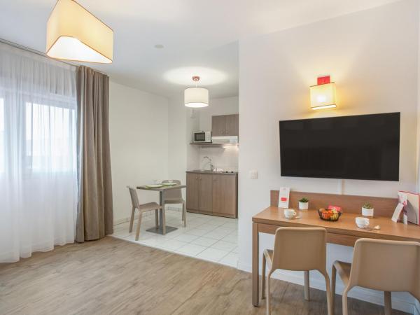 Appart'City Classic Annemasse Centre - Pays de Genève : photo 4 de la chambre appartement supérieur