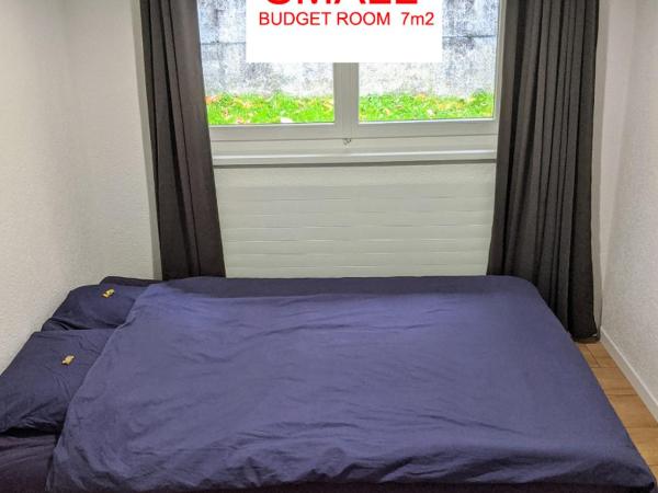 Young Backpackers Homestay : photo 2 de la chambre chambre double Économique avec salle de bains commune