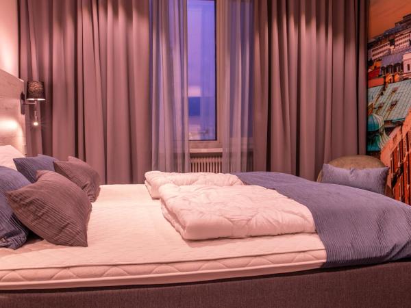 Dream - Luxury Hostel : photo 3 de la chambre chambre double ou lits jumeaux avec salle de bains commune