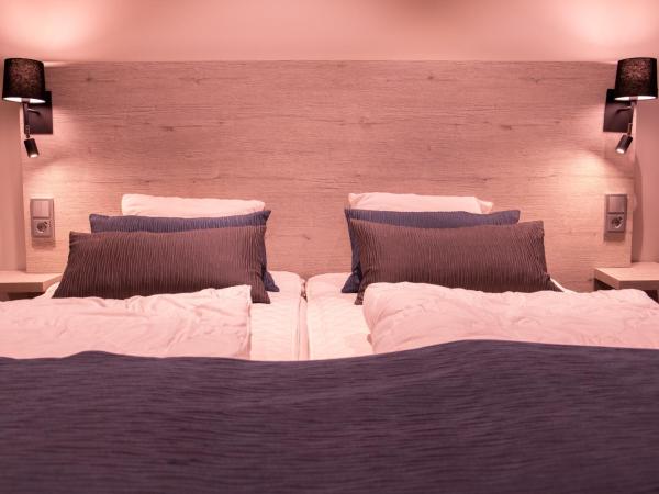 Dream - Luxury Hostel : photo 4 de la chambre chambre double ou lits jumeaux avec salle de bains commune