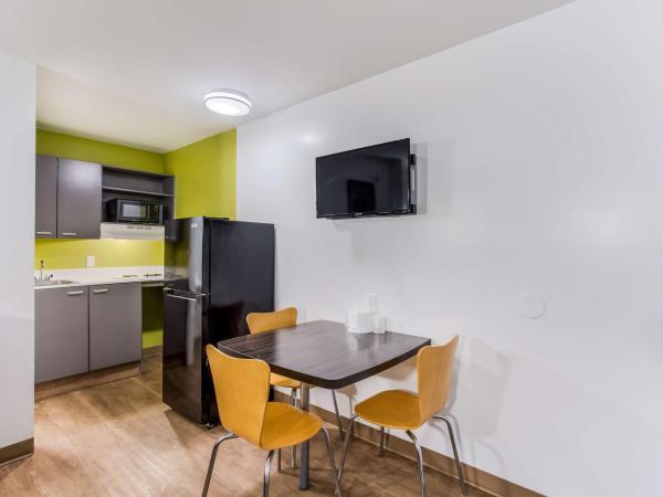 Studio 6-Jacksonville, FL - South : photo 9 de la chambre chambre lit queen-size deluxe - non-fumeurs