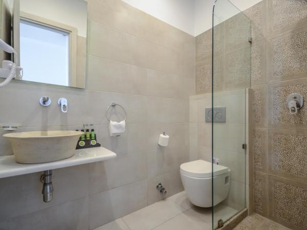 Saint George Hotel : photo 5 de la chambre chambre double - rez-de-chaussée - vue partielle sur mer