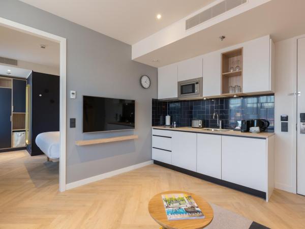 Staybridge Suites The Hague - Parliament, an IHG Hotel : photo 8 de la chambre suite 1 chambre lit king-size avec canapé-lit