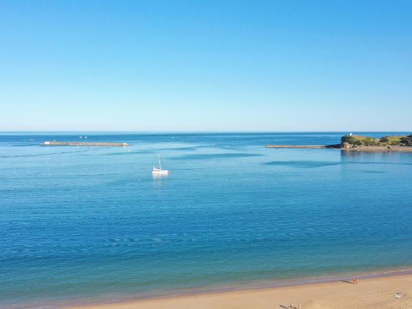 Hôtel de la Plage - Saint Jean de Luz : photo 5 de la chambre chambre - vue sur mer