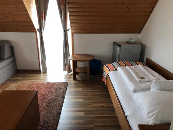 Zöldtető Panzió : photo 5 de la chambre chambre triple avec balcon