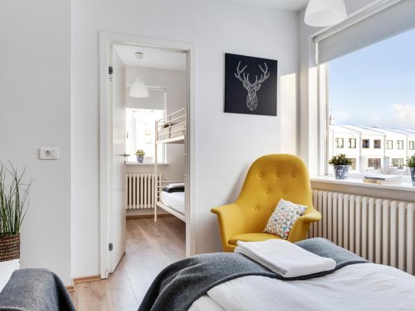 Lækur Guesthouse : photo 1 de la chambre chambre familiale avec salle de bains commune