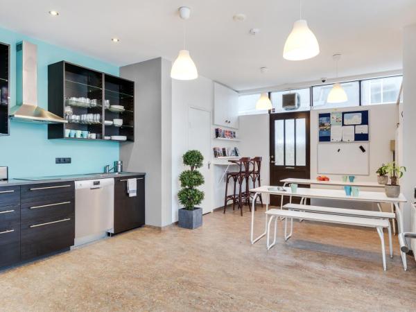 Lækur Guesthouse : photo 6 de la chambre chambre quadruple Économique avec salle de bains commune