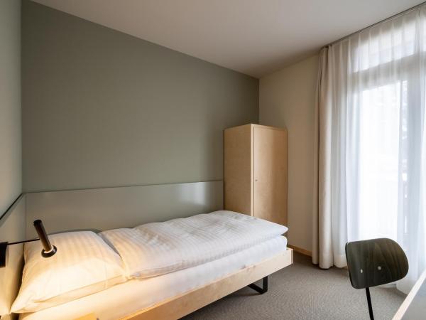 Hotel Alpenruhe - Vintage Design Hotel : photo 5 de la chambre chambre simple avec balcon et vue sur la montagne