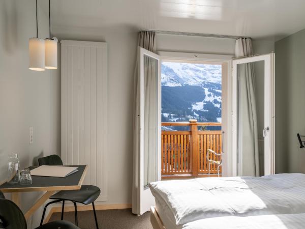Hotel Alpenruhe - Vintage Design Hotel : photo 8 de la chambre chambre double avec balcon - vue sur montagne