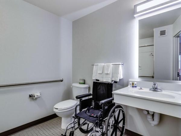 Motel 6-Saskatoon, SK : photo 5 de la chambre chambre lit queen-size - non-fumeurs