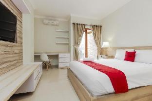 RedDoorz Premium near Ragunan Zoo 2 : photo 1 de la chambre room #408512207
