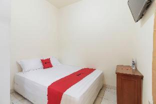 RedDoorz @ Tanjung Duren : photo 1 de la chambre room #435318208