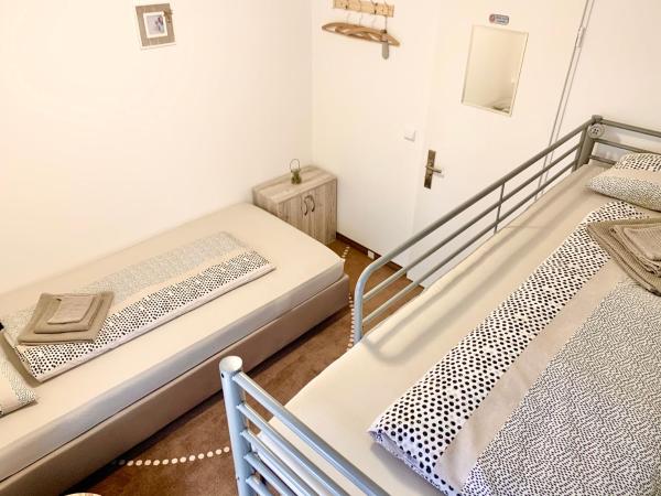 New Hostel Berlin Mitte FREE SNACK hot tea and coffee : photo 9 de la chambre lit simple dans dortoir féminin de 3 lits